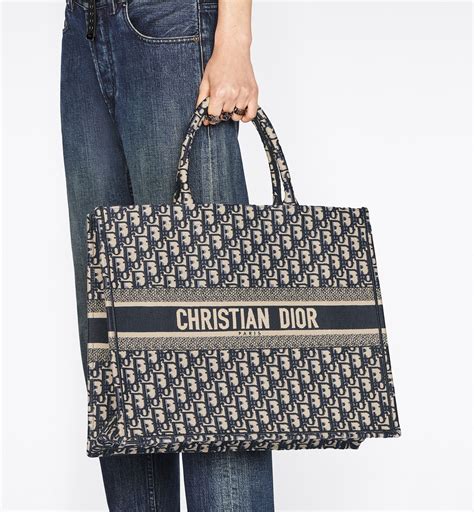 dior laptop pouch|dior pouch price.